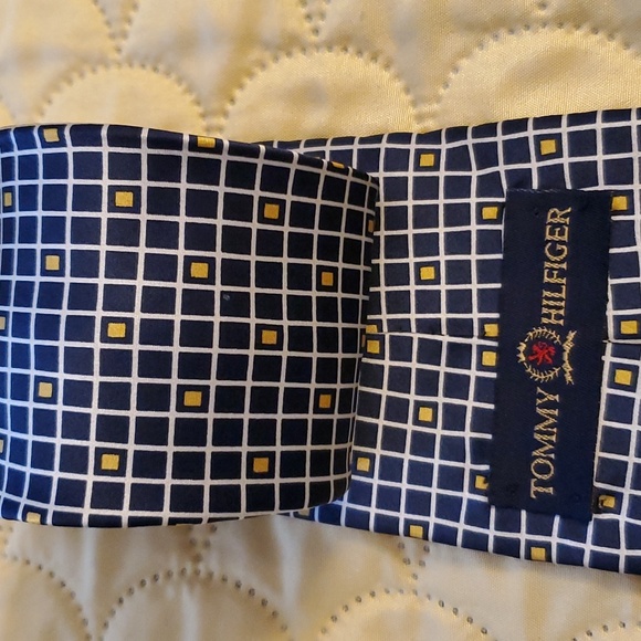 Men's Necktie - Picture 2 of 3